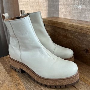 NWOT never worn Taos Downtown boot size 37 in Eggshell.